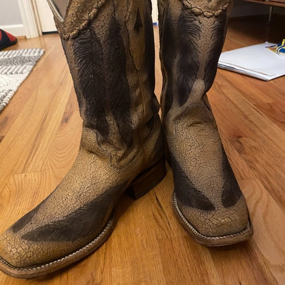 Corral Sand Engraved Feather Boots 8.5